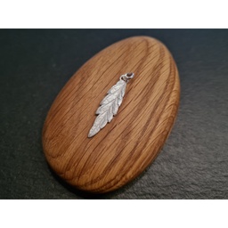 [OZALIE CREATIONS] Hemp leaf pendant - model 1